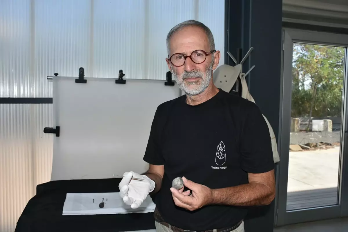 İzmir’de 5 Bin Yıllık Bronz İğneler Bulundu