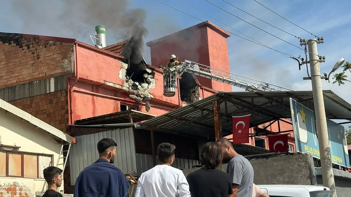 Tekstil işçileri iş yerlerini hüzünle izledi