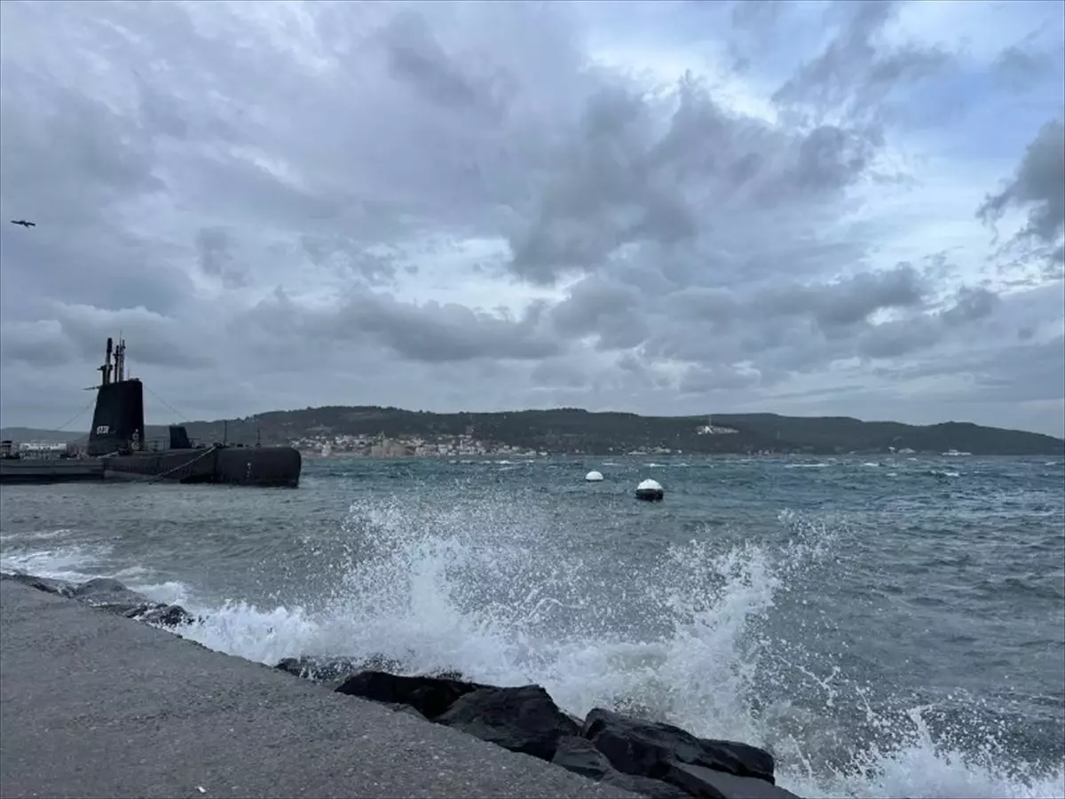 Çanakkale’de Lodos Feribot Seferlerini İptal Etti