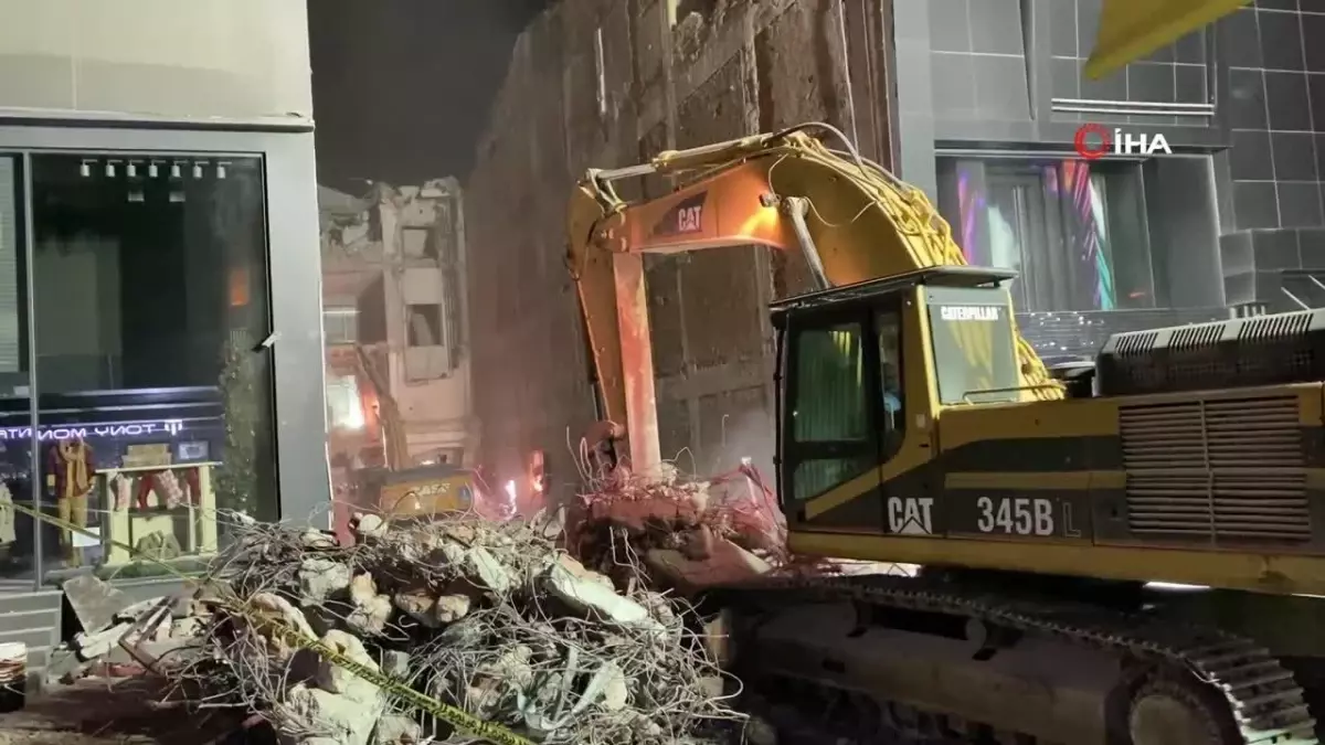 Güngören’de Çöken Binada Kurtarma Çalışmaları 40 Saatten Fazla Sürüyor