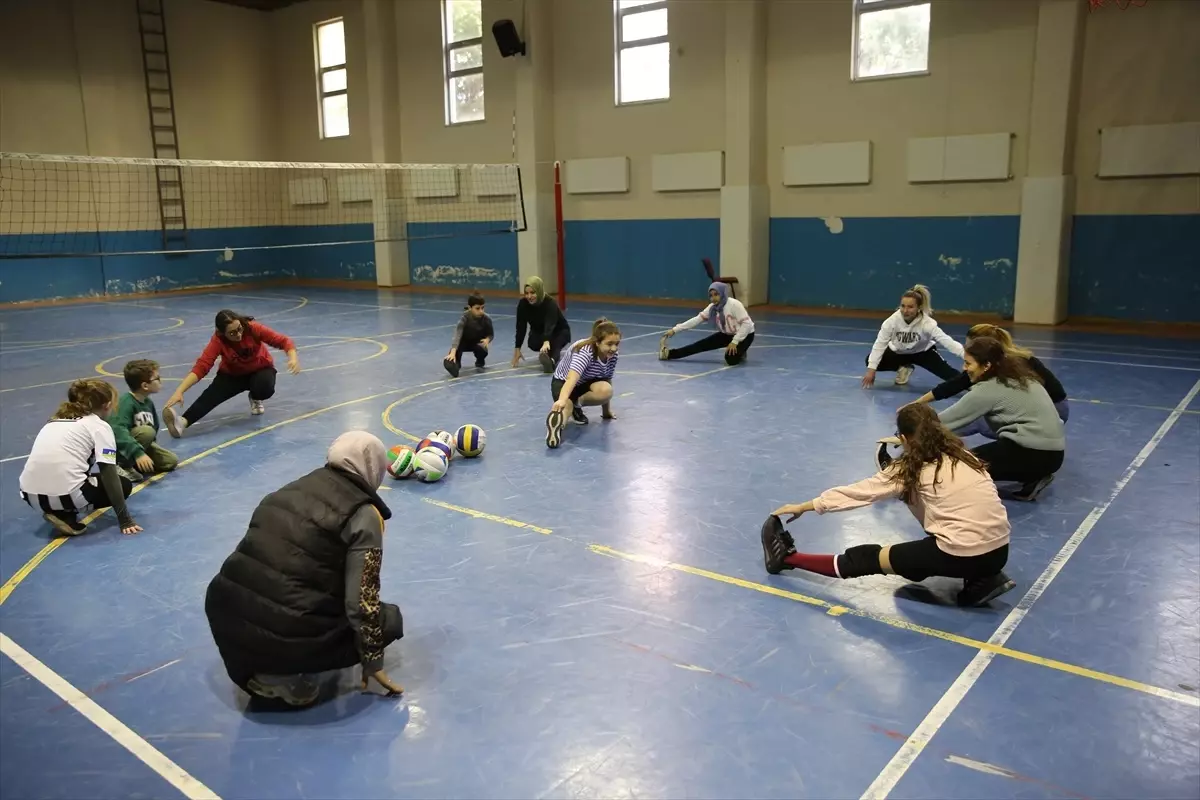Şanlıurfa’da Kadınlar Voleybolda Yarışıyor