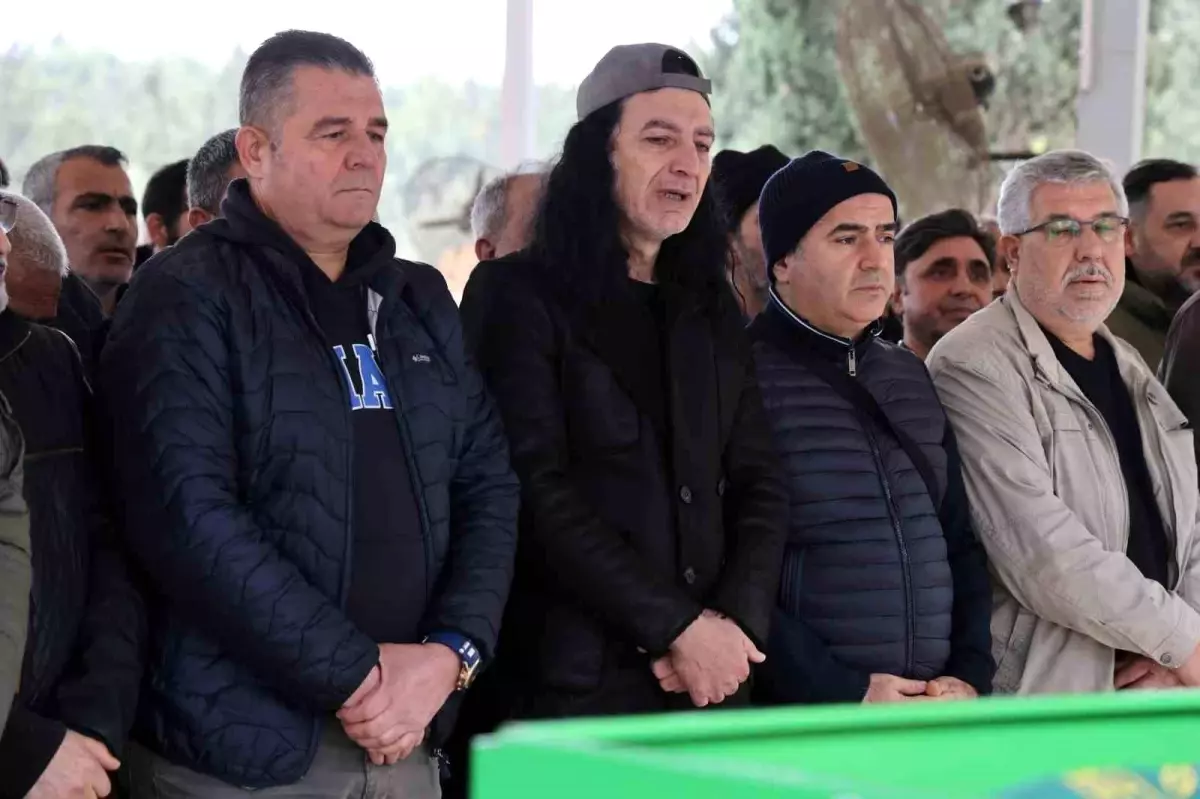 Şarkıcı Murat Kekilli’nin Annesi Sıdıka Kekilli Son Yolculuğuna Uğurlandı