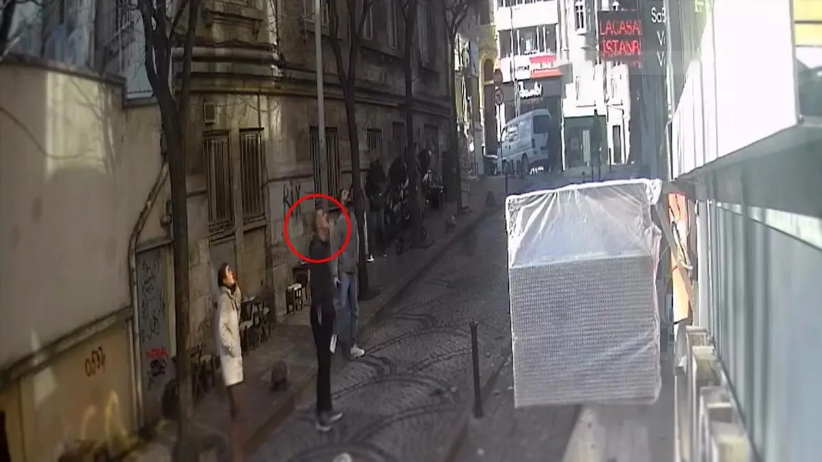 Şişli’de kopan beton parçalarından saniyelerle kurtuldu! “Az kalsın öbür tarafa gidiyordum”