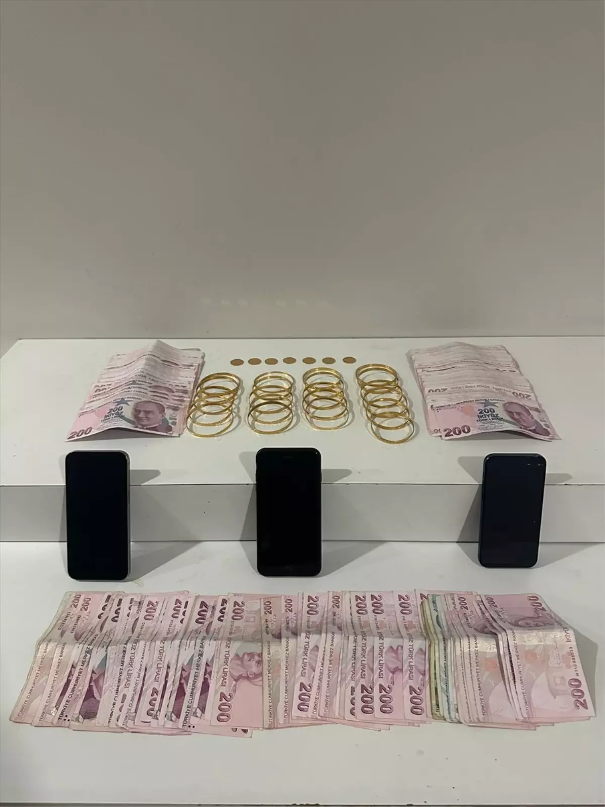 Bursa’da Dolandırıcılık: Oğlum Dedi, Altınları Alıp Kaçtı