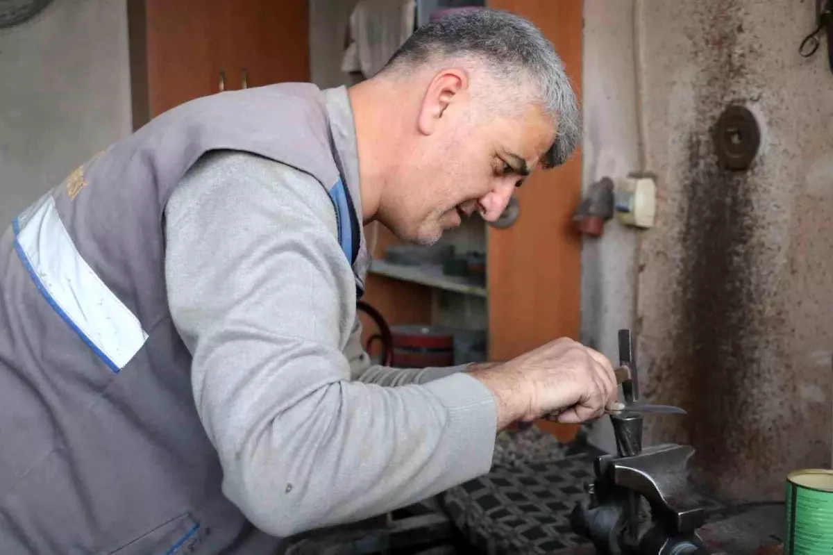 Meslek Kayboluyor: Sivas’ın Son Kemik Tarak Ustası Bırakıyor