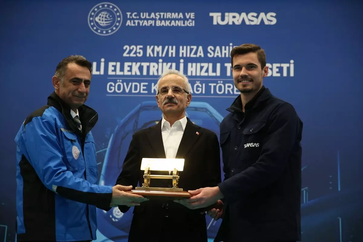 Bakan Uraloğlu, Sakarya’da Milli Elektrikli Hızlı Tren Seti Gövde Kaynağı Töreni’nde konuştu Açıklaması