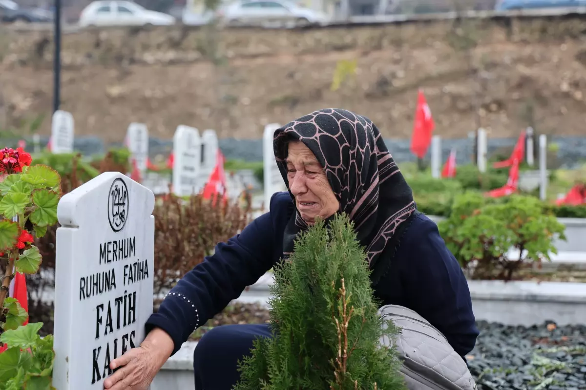Hatay’da Depremin 2. Yıl Dönümünde Mezarlıklara Ziyaretler