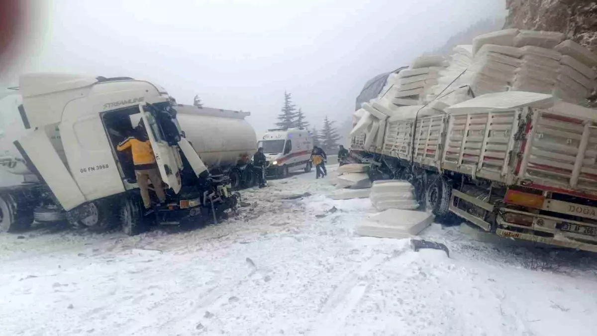 Antalya’da Tır ile Tanker Çarpıştı: 1 Yaralı