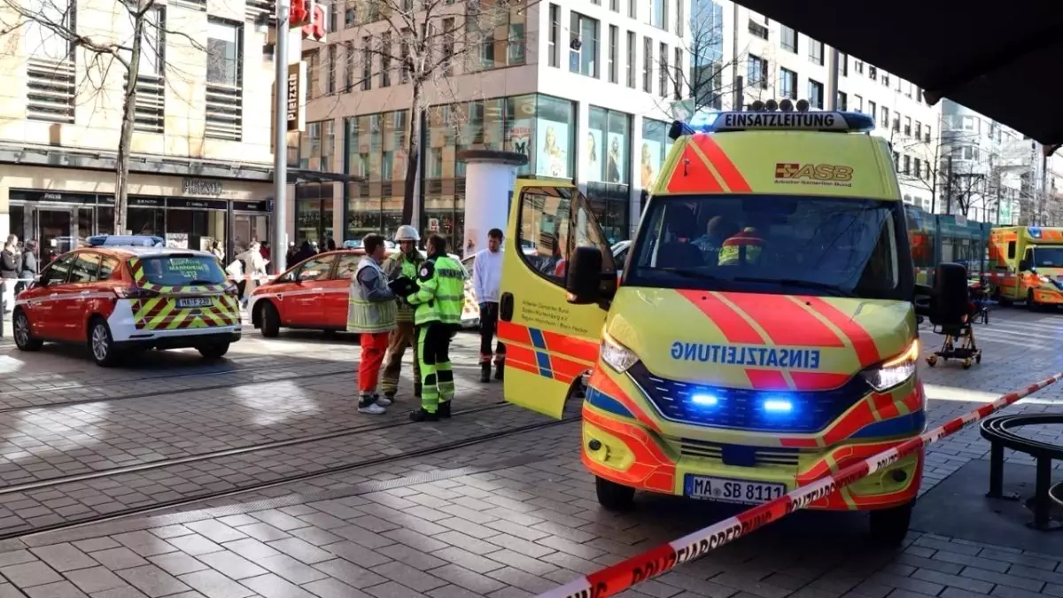 Mannheim’de Araç Kalabalığa Daldı: 2 Ölü, 25 Yaralı