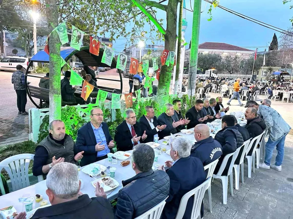 Yeşilçomlu Mahallesi’nin Geleneksel İftar Yemeği Yoğun İlgi Gördü