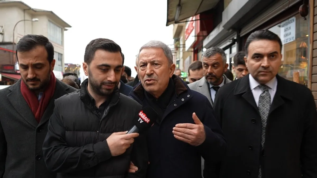 Hulusi Akar’dan Özgür Özel’e çok sert sözler: Nereden baksan tutarsızlık nereden baksan ahmakça!